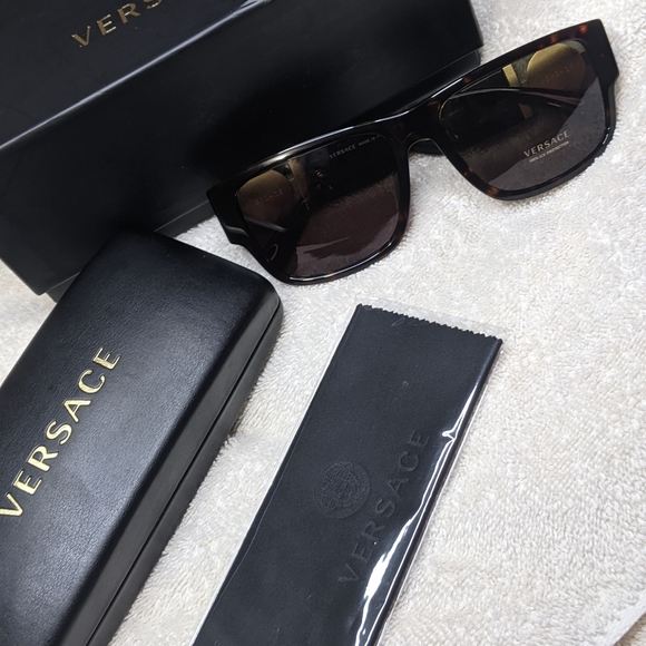 Versace sunglasses for men - Picture 9 of 9